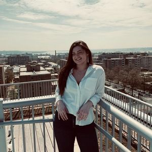 Meet your Posher, Adriana